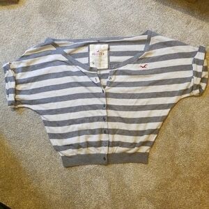 Hollister Medium ( juniors) short sleeve sweater cropped top